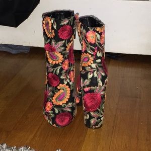 Floral print heels